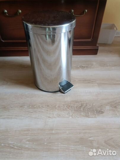 Ведро для мусора с педалью