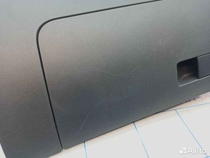 Бардачок Skoda Rapid (NH3) 6OU857264. Царапины