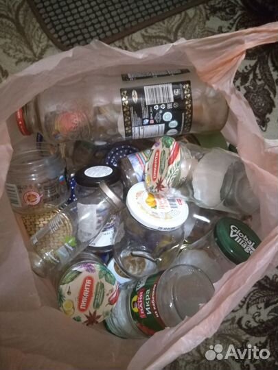 Отдам за шоколадку целую сумку банок