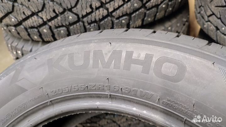 Kumho Ecsta HS52 215/45 R16 90V