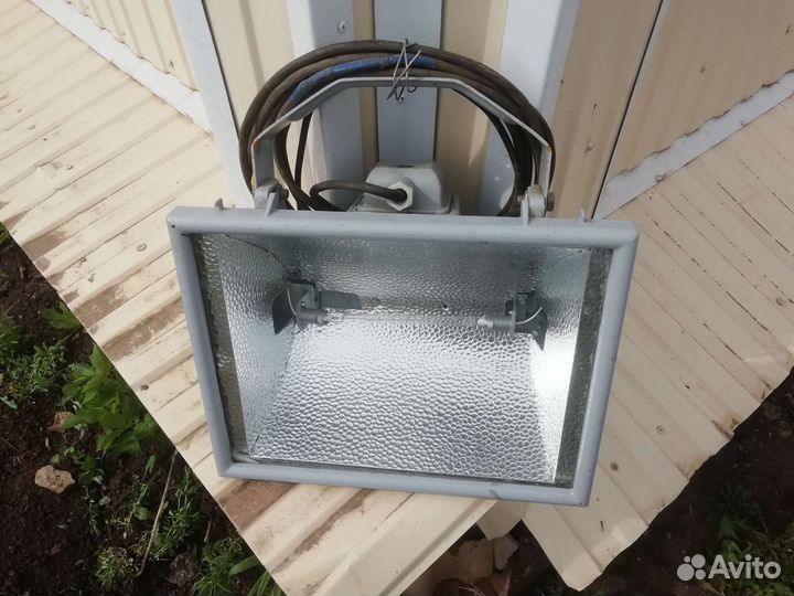 Прожектор галогеновый