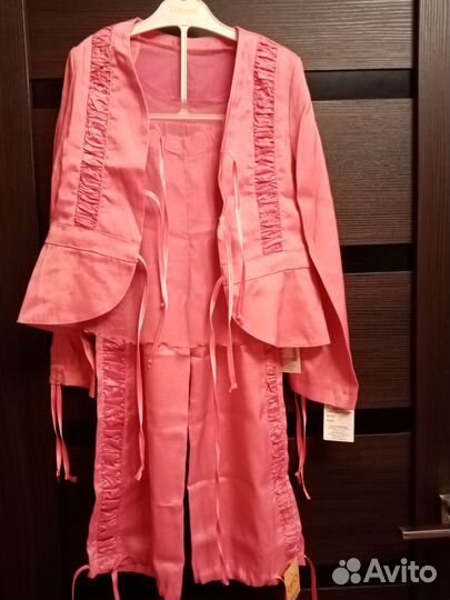 Нарядные платья и костюмы на девочку 128-134