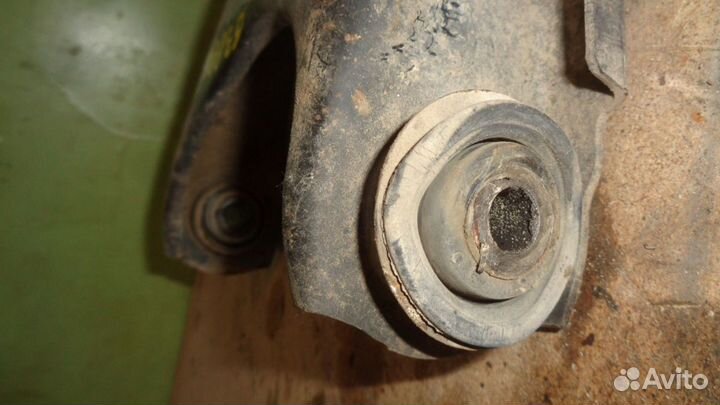 Рычаг передний правый Renault Logan 1