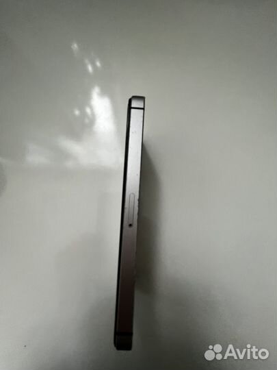 iPhone SE, 16 ГБ