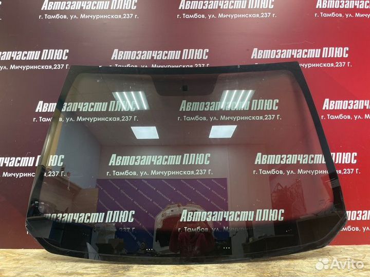 Лобовое стекло Renault Logan