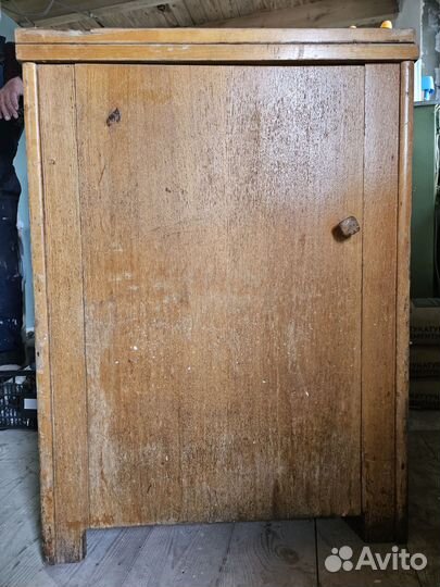 Машинка швейная с тумбой ножная