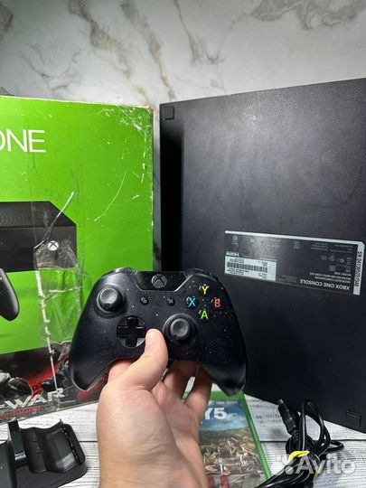 Игровая приставка Xbox one 500gb С игрой