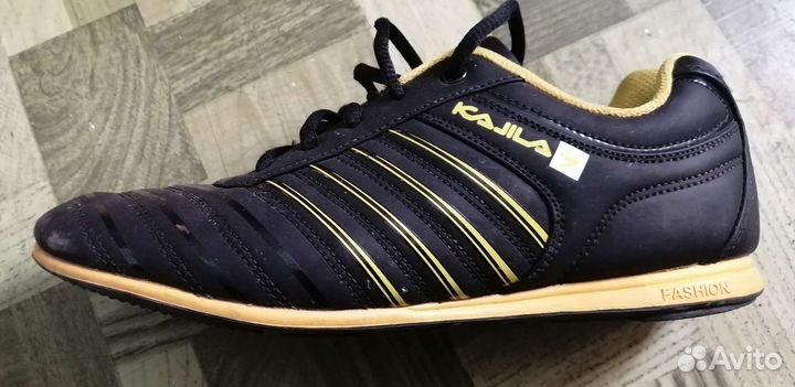 Кроссовки женские