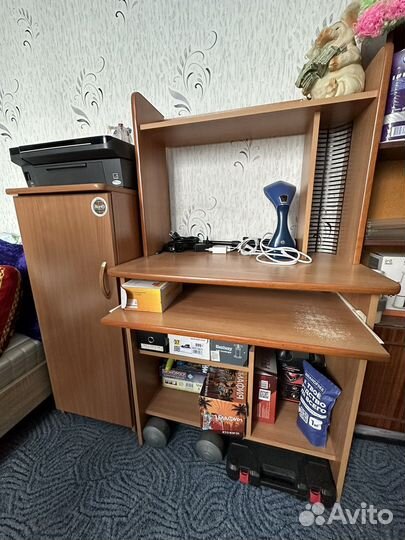 Компьютерный стол с пеналом