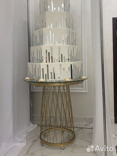 Аренда стола под свадебный торт