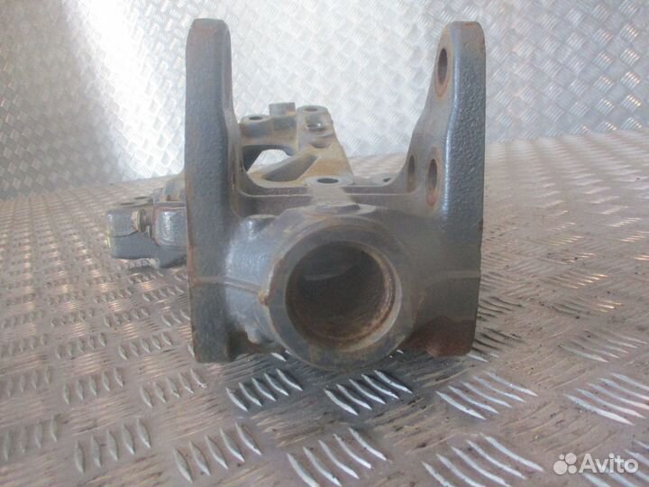 Кронштейн буксировочного крюка Mercedes-Benz A9613