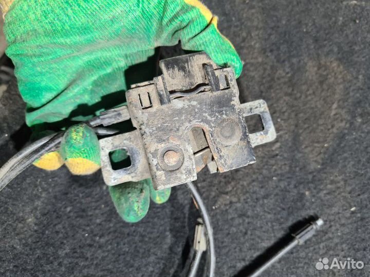 Замок капота Land Rover Discovery 2008