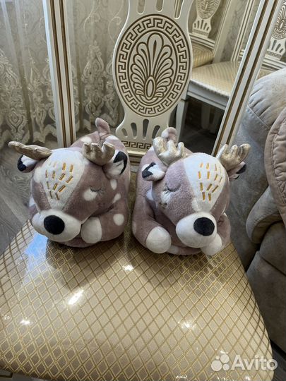 Скамья, альбом, тапочки, лента, пылесос