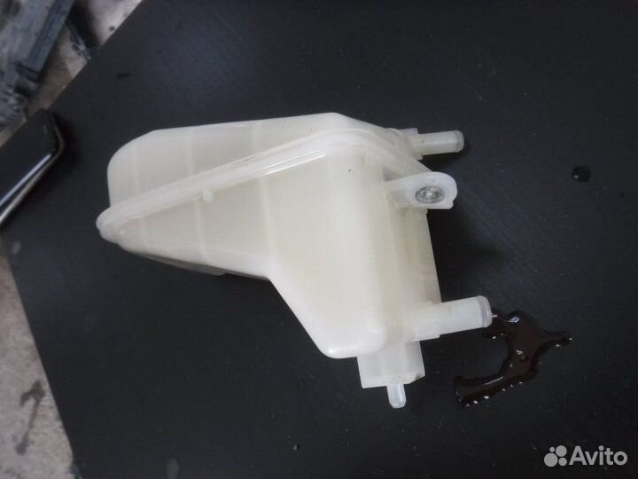 Бачок расширительный Toyota Corolla 151 1ZR 2011