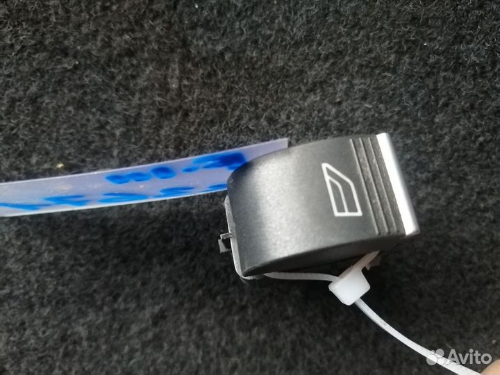Кнопка стеклоподъёмника Ford Focus 3
