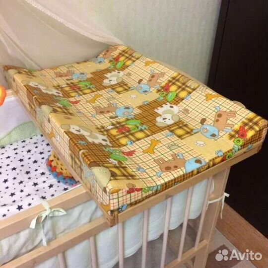 Пеленальная доска на кроватку