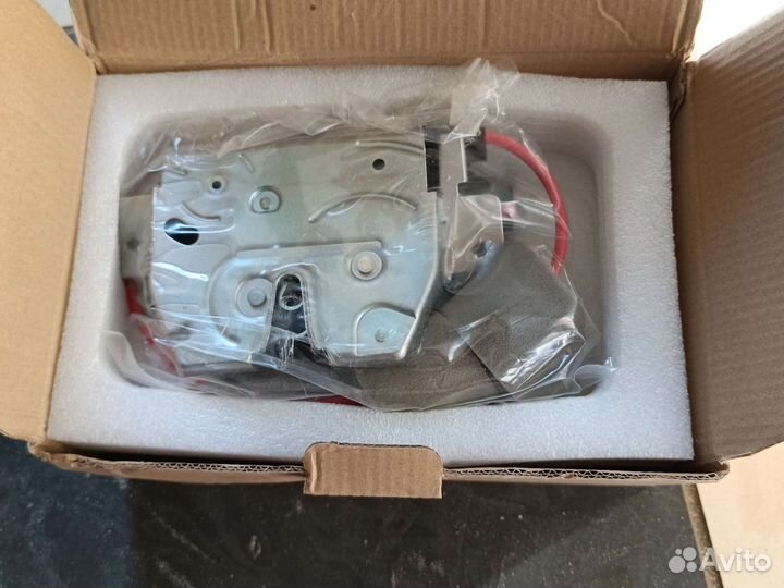 Замок крышки багажника