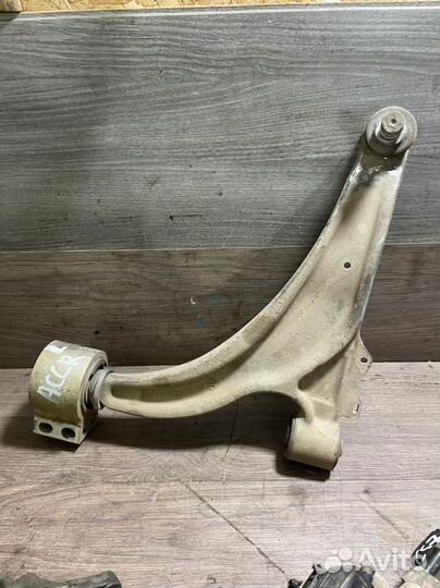 Рычаг левый Шевроле Круз