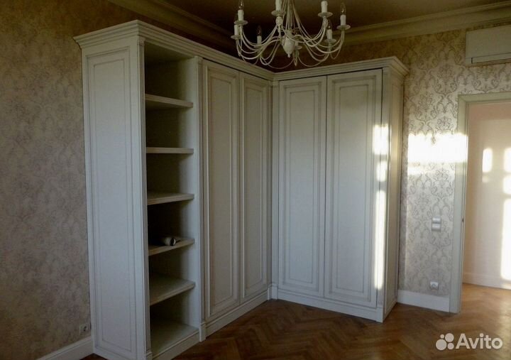 Угловой шкаф