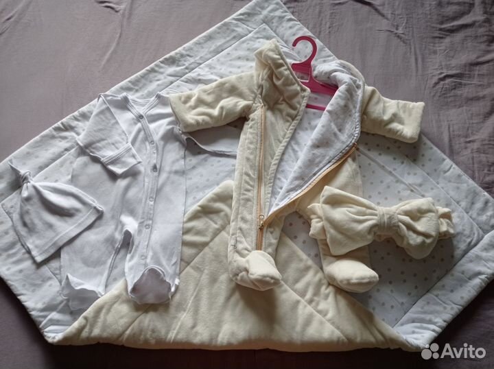 Комплект на выписку для девочки весна