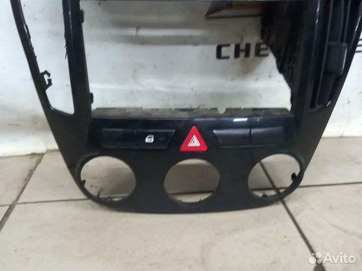 Центральная накладка торпедо Киа Сид ED