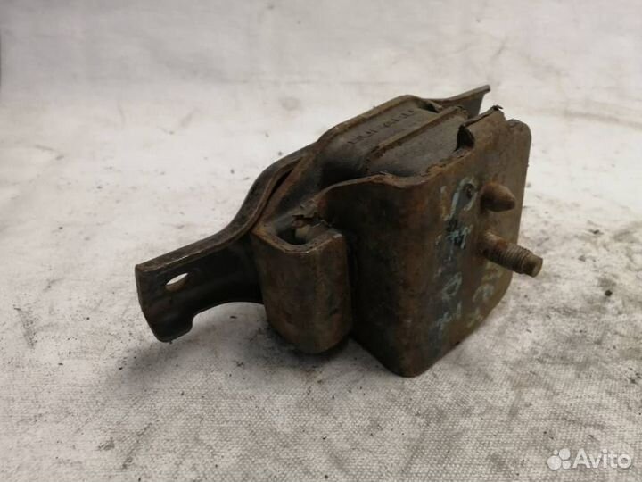 Опора двигателя Субару