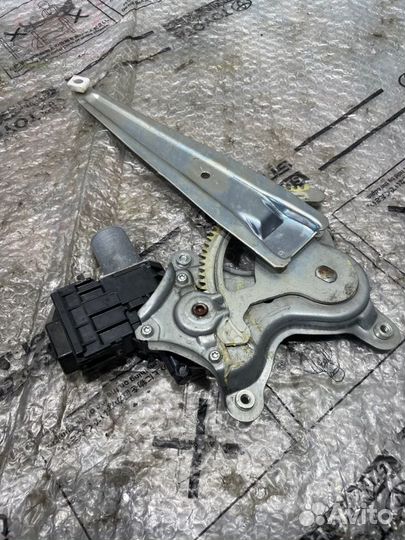 Моторчик стеклоподъемника задний правый задний