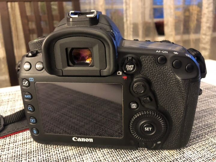 Фотоаппарат canon 5d mark IV