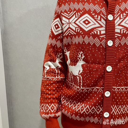 Свитер новогодний с оленями новый