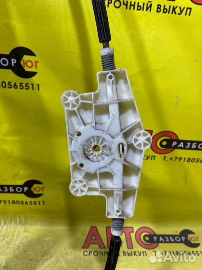 Стеклоподъемник передний правый Citroen C4 LA EP6