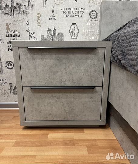 Прикроватная тумбочка