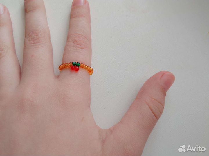 Кольцо вишня,Вики шоу