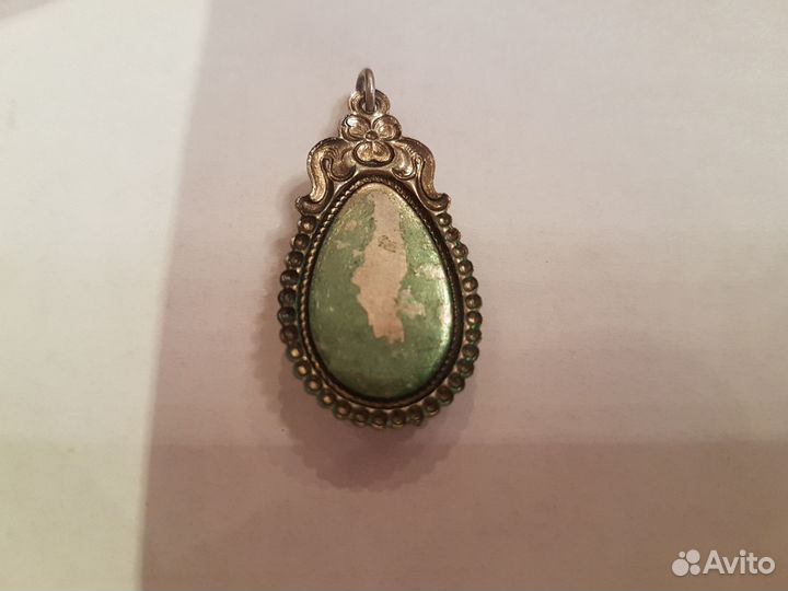 Красивый кулон