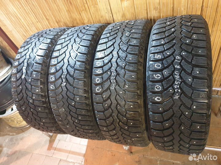 Bridgestone Blizzak Spike-01 225/60 R17 104T