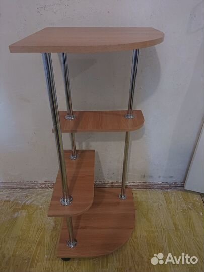 Этажерка на колесиках