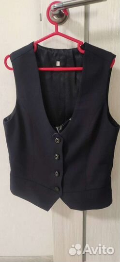 Жилетка для девочки новая. 140