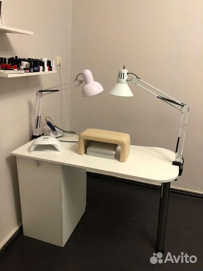 Маникюрный стол