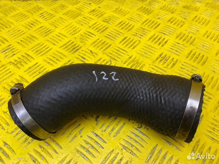 Патрубок интеркулера/турбины Mitsubishi Pajero