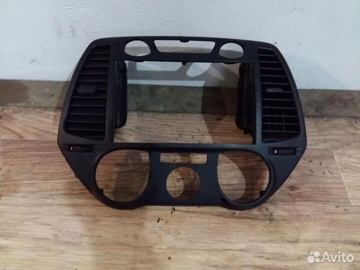 Накладка (кузов внутри) Hyundai i20 2008-2014