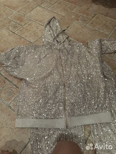 Костюм женский с пайетками