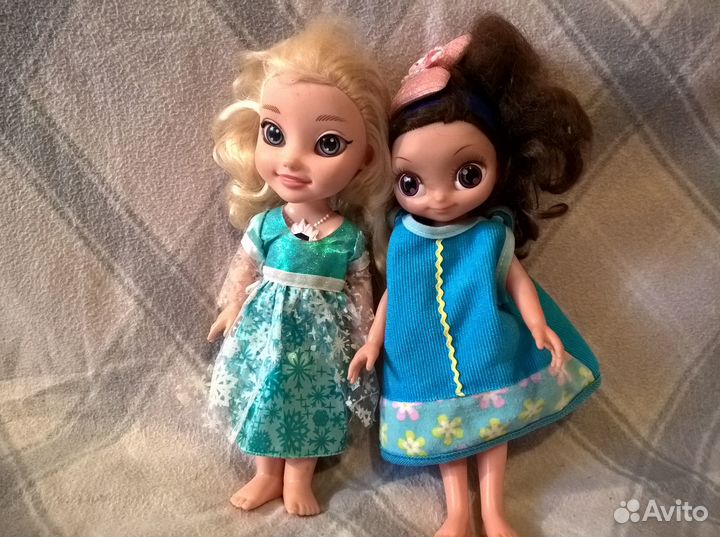 Одним лотом, две музыкальные куклы