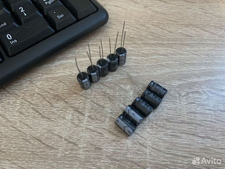 Электролитический конденсатор 470uF 16v