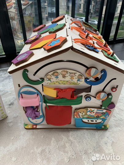 Развивающие игрушки бизиборд домик