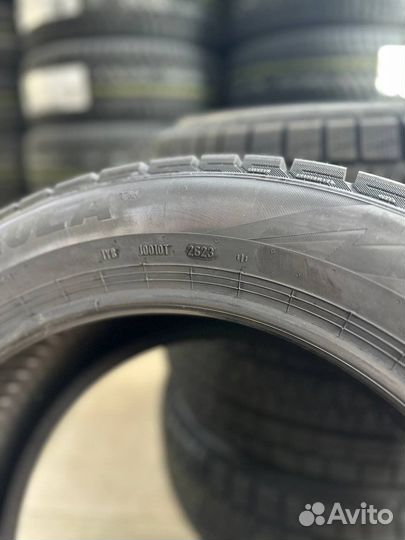 Pirelli Formula Ice FR 215/55 R17 98T