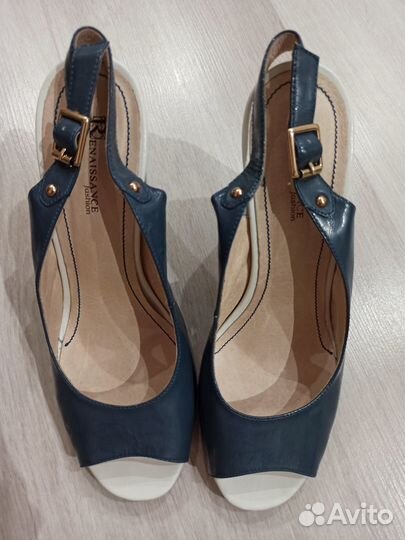Продам босоножки новые