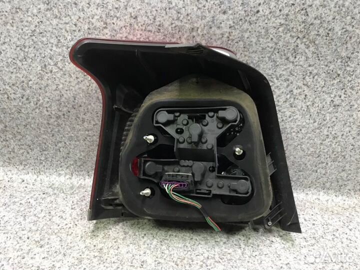 Фонарь правый Toyota Avensis T250 2007