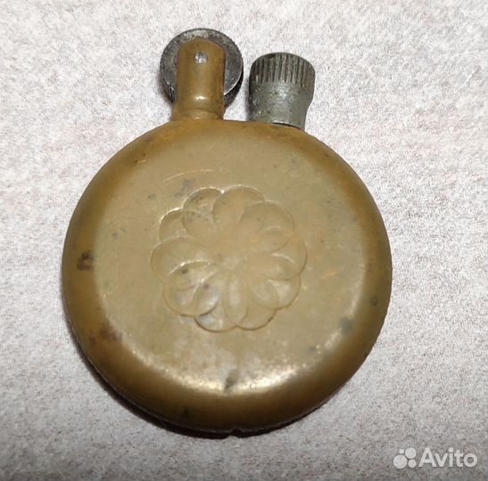 Старинная бензиновая зажигалка