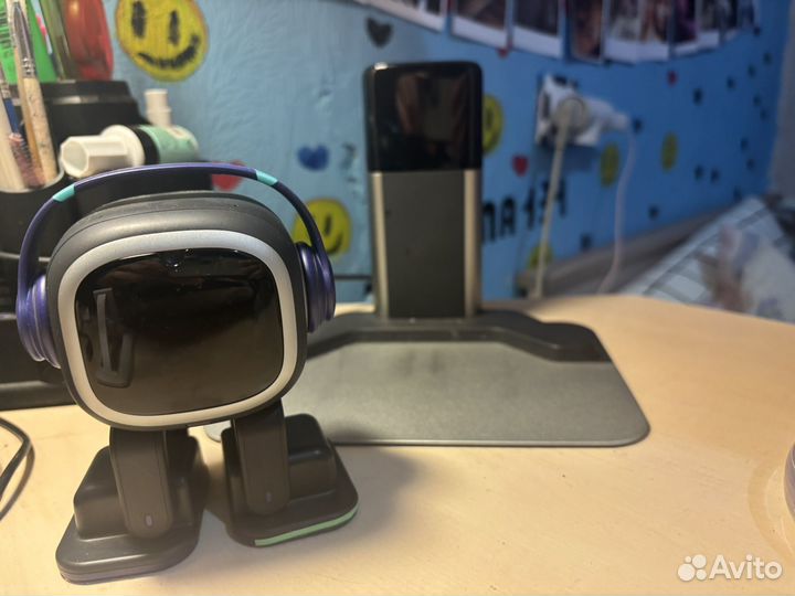 Робот Emo go home