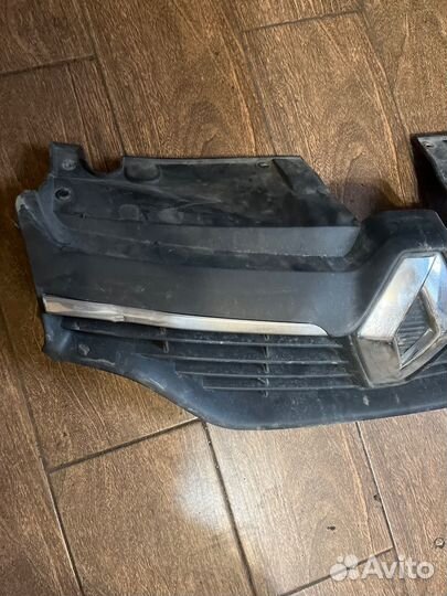Решетка радиатора Renault Logan 2