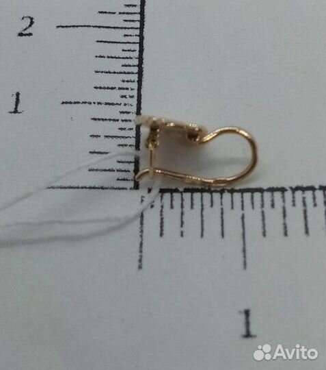 Золотые серьги с камнем